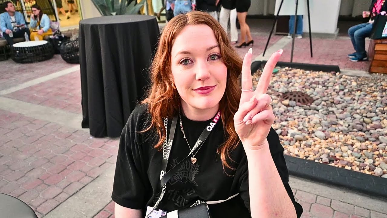 Анализ профессиональных портфолио оригинальных работ для комиксов на выставке OAX 2026 | Крисси З...