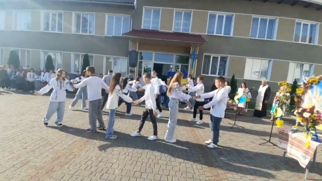 9 клас танець на Перший дзвоник!