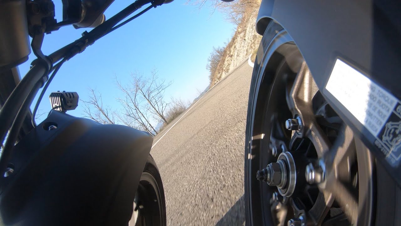Yamaha Niken am Valico di Case d'Asta