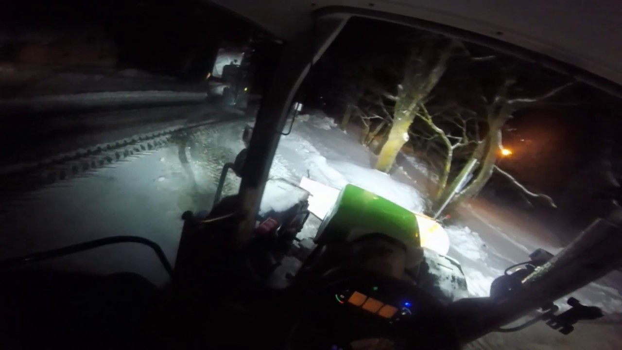Snow plowing in Estonia Fendt 724