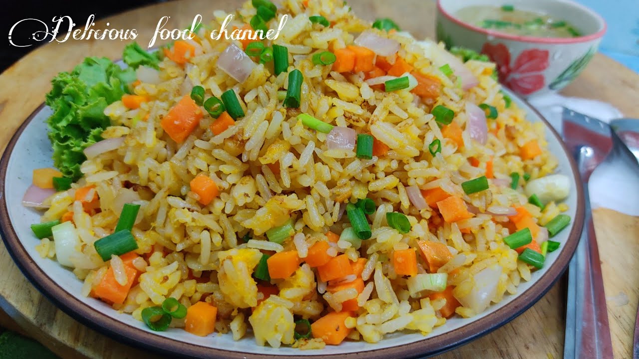 ជំនាញបាយឆាពងទា បាយទន់ស្វិត How to make egg fried rice Delicious food channel
