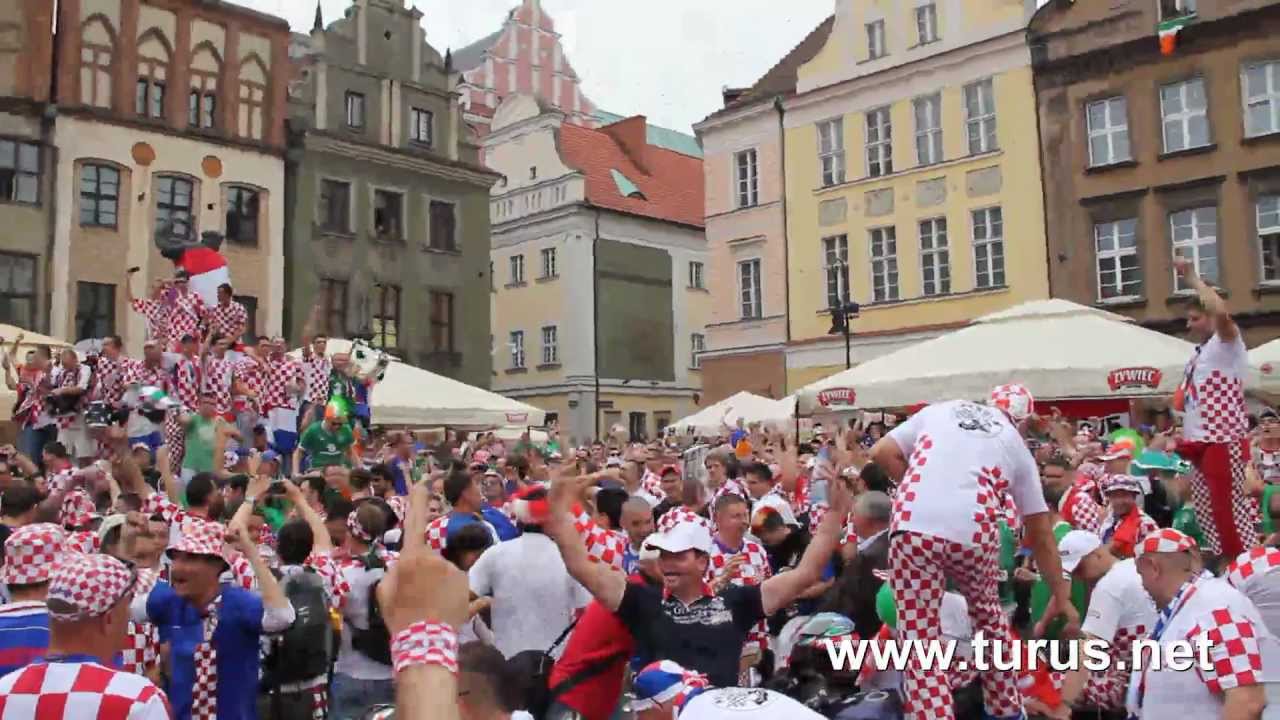 Party, Pyro and Clashes EM 2012: Polish, Irish and Croatia Fans