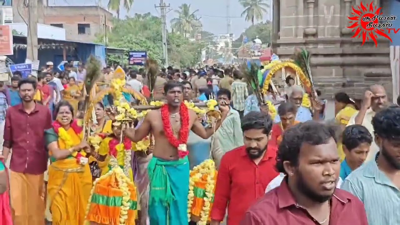 தைப்பூசத்தை முன்னிட்டு குன்றத்தூர் முருகன் கோவிலில் அலைமோதிய பக்தர்கள் கூட்டம்சாமி தரிசனம் செய்தனர் 