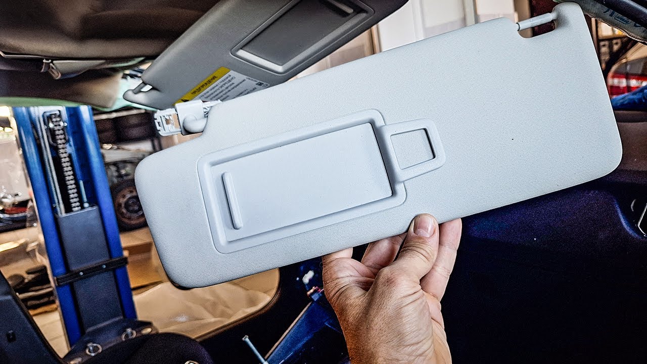 Demontaż osłony przeciwsłonecznej Skoda Octavia MK3