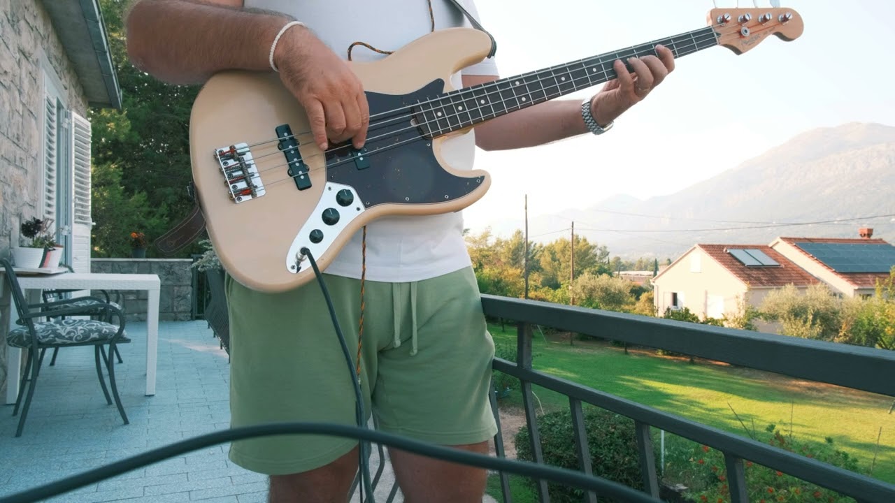 Sugababes - Round Round (bass cover) Fender Jazz bass + TI flats