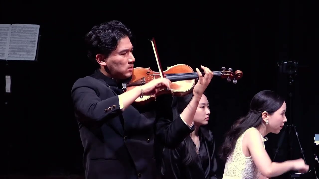 Iskandar Widjaja plays Tchaikovsky Valse-Scherzo