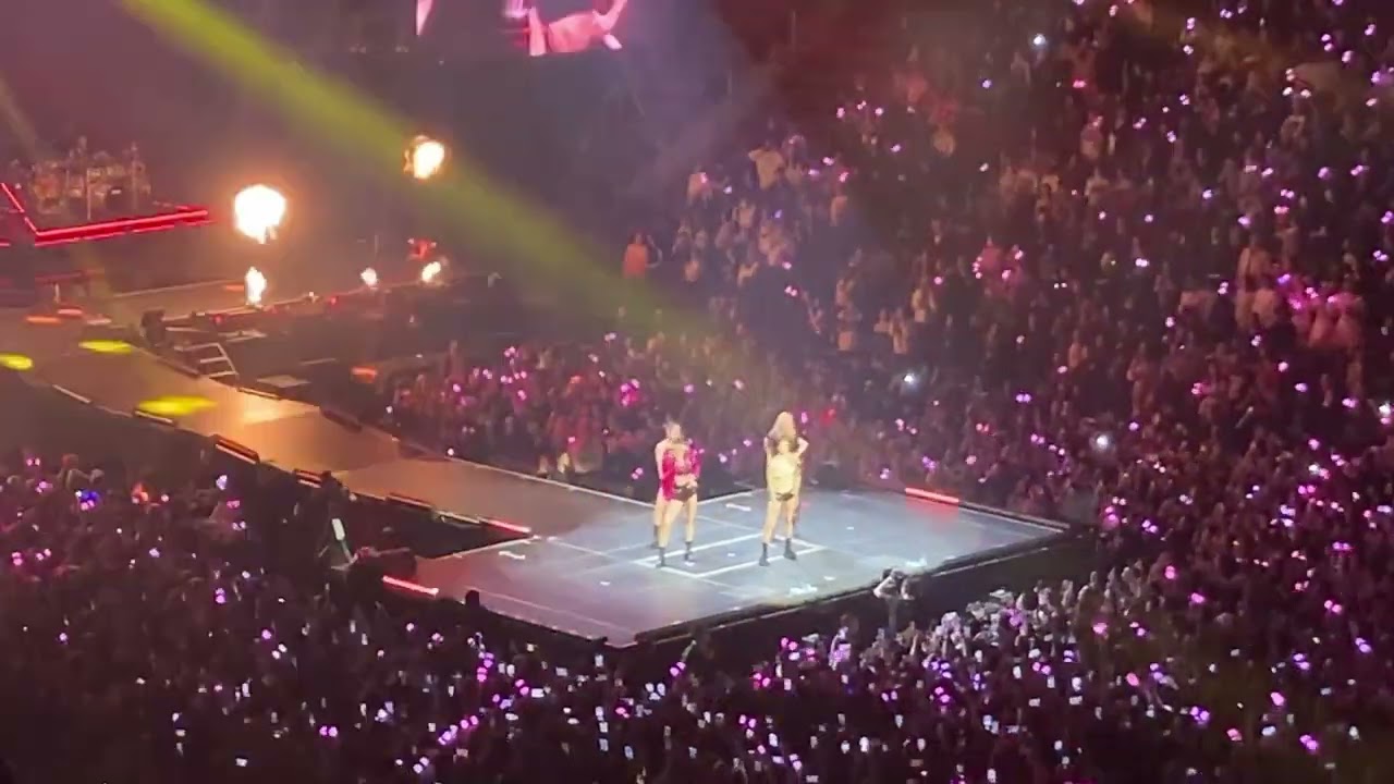 221114 BLACKPINK Born Pink - Playing With Fire - Newark Day 1