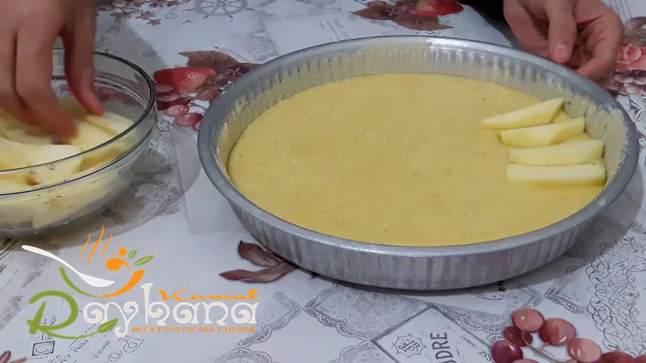 بسبوسة بالتفاح مسقية هشيشة و لذيذة ولا أروع