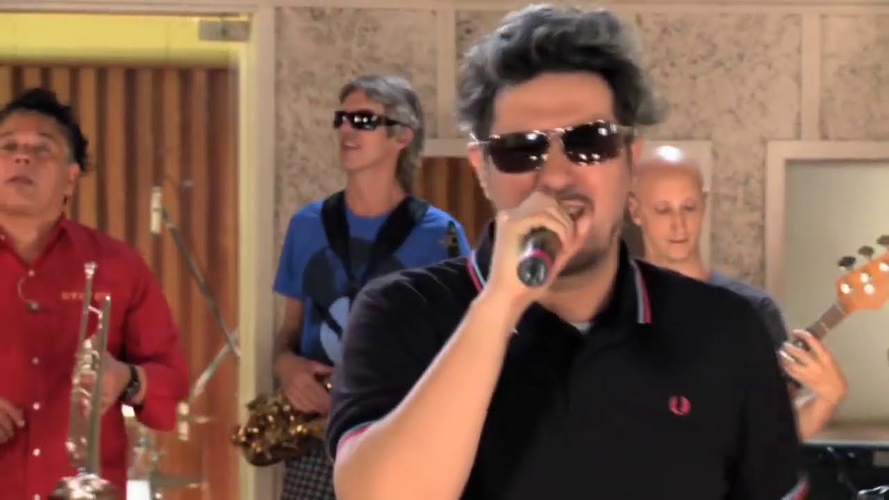 🎼 Los Autenticos Decadentes   - La Guitarra  😃  EN  VIVO - HD