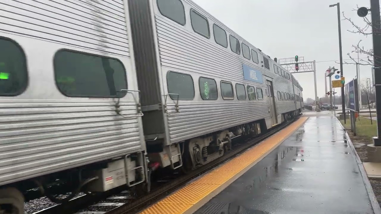 Metra 104 Holiday Train Departs Galewood on 12/28/2023 