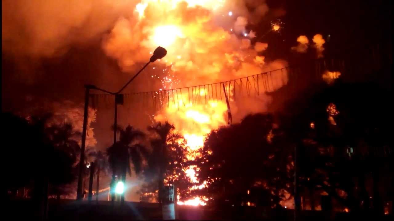 Thrissur Pooram 2013 Fireworks Paramekkavu Team HD