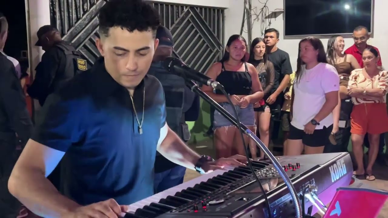 BREGA EM RITMO DE XOTE AO VIVO COM GILDENES ARAÚJO EM CASINHAS URUOCA CE 