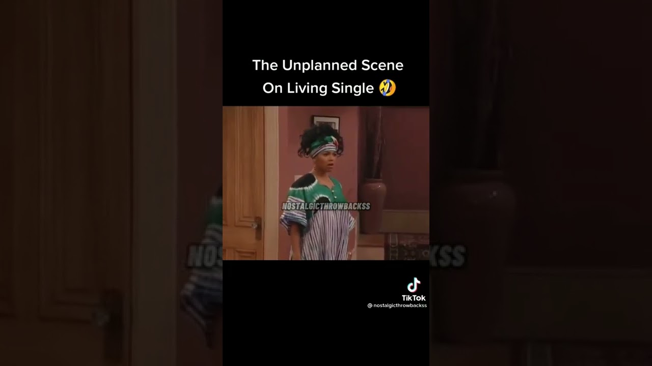 Funny unplanned scene  on Living Single 🤣