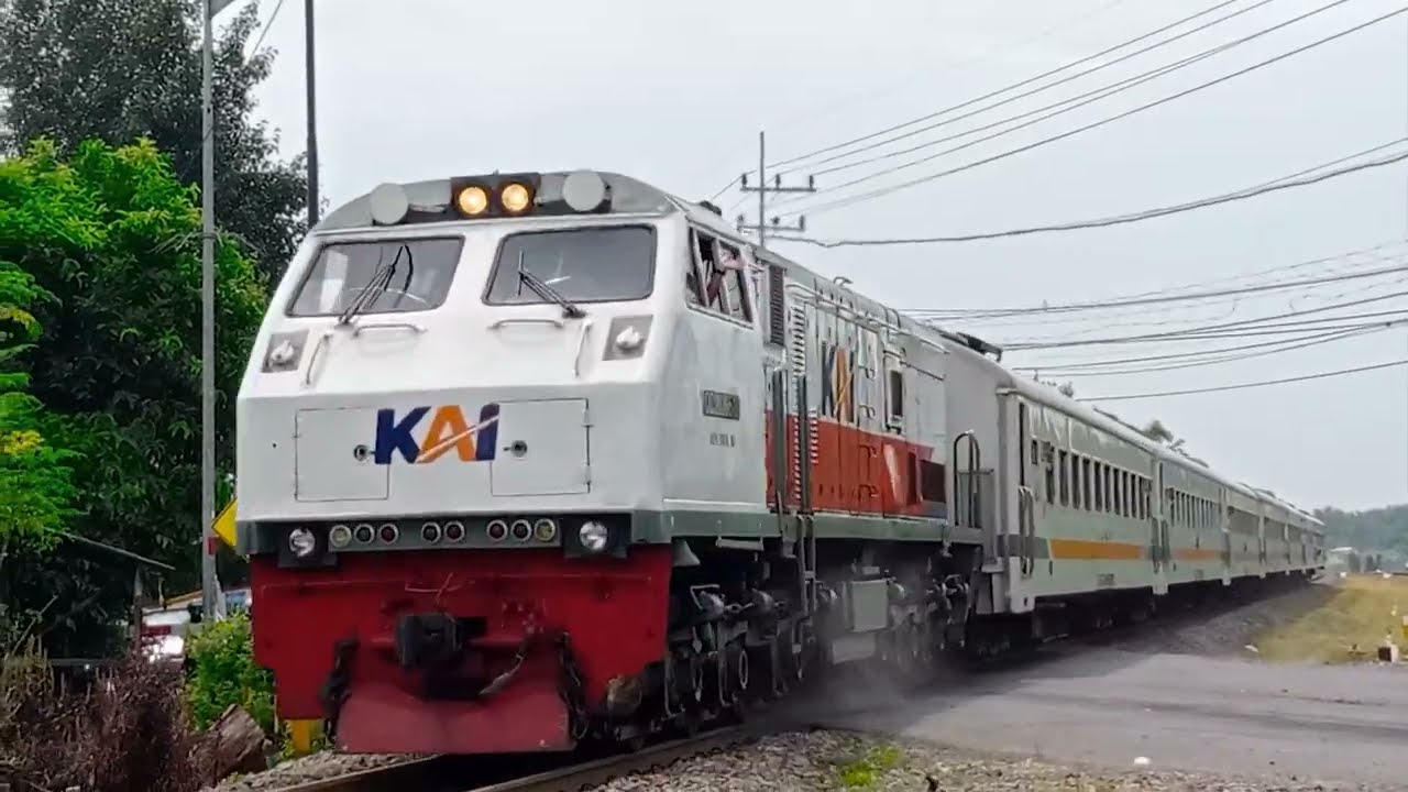 Train World - KAI Indonesian trains on inter-province tracks