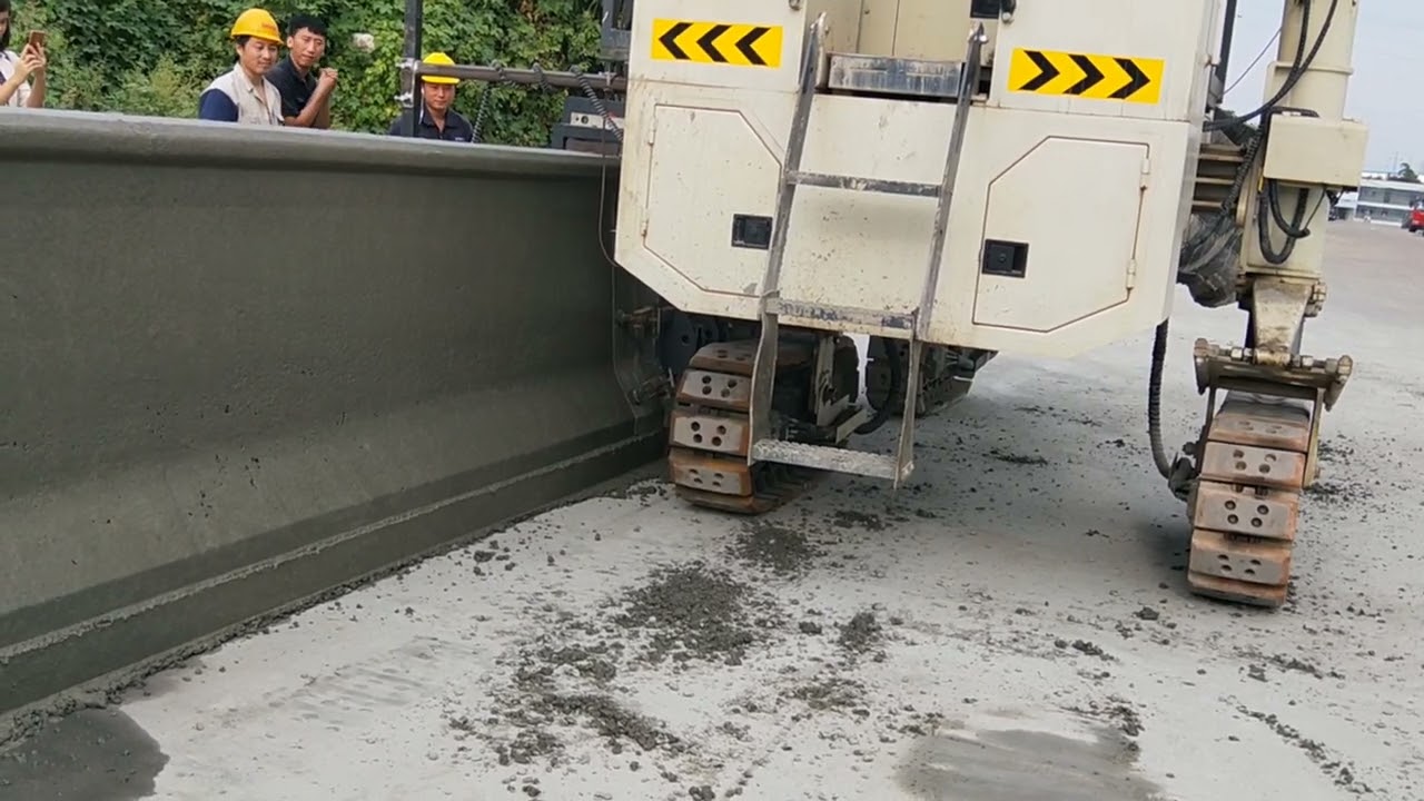 Construction of H128cm concrete barrier wall slip form paver