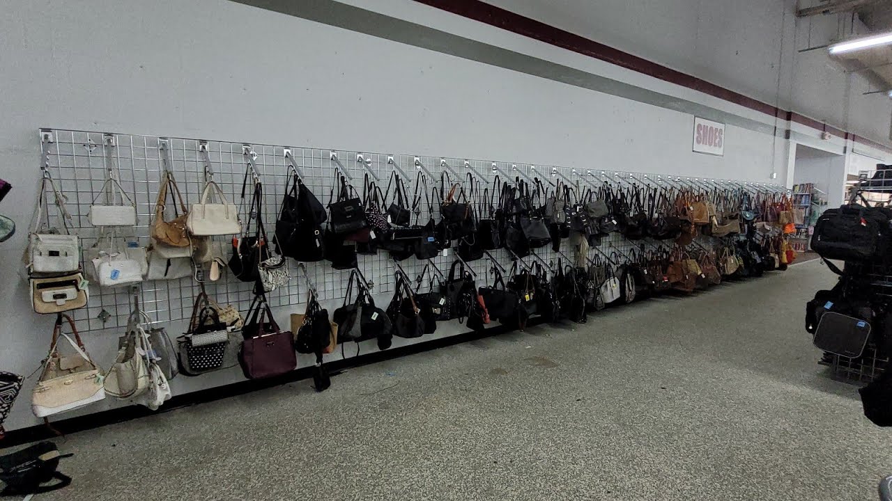 DESIGNER PURSE SUPERSTORE! A MUST VISIT! THRIFT WITH ME! #purse #designer #haul