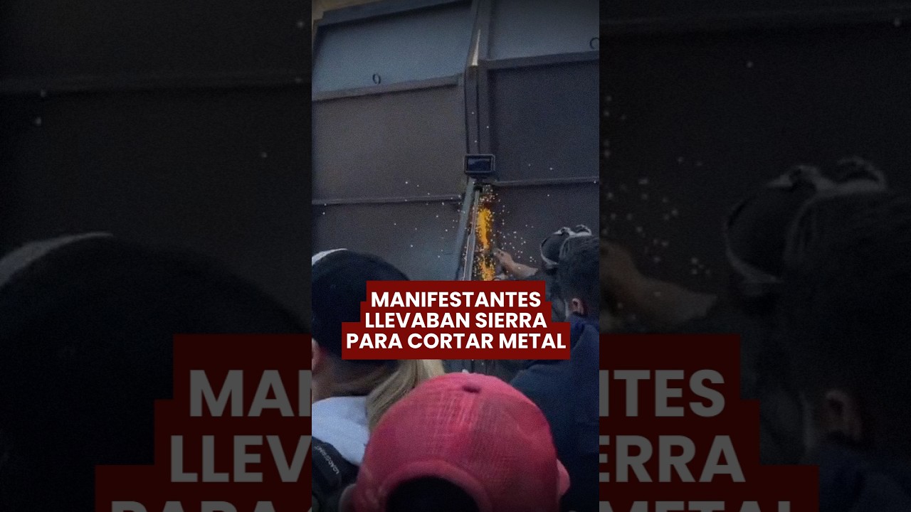 Manifestantes llevaban sierra para cortar metal durante la marcha de generaci&oacute;n Z ☠️🏴