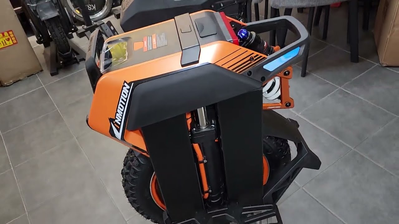 서울태릉) Inmotion인모션 V14 어드벤쳐 vs Begode비고드 T4  비교영상입니다.(전동휠수리전문점) Electric Unicycle in Seoul