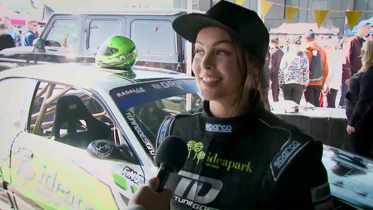 Drifting-kaunotar Krisse Aalto käskyttää yli 700-heppaista Bemaria
