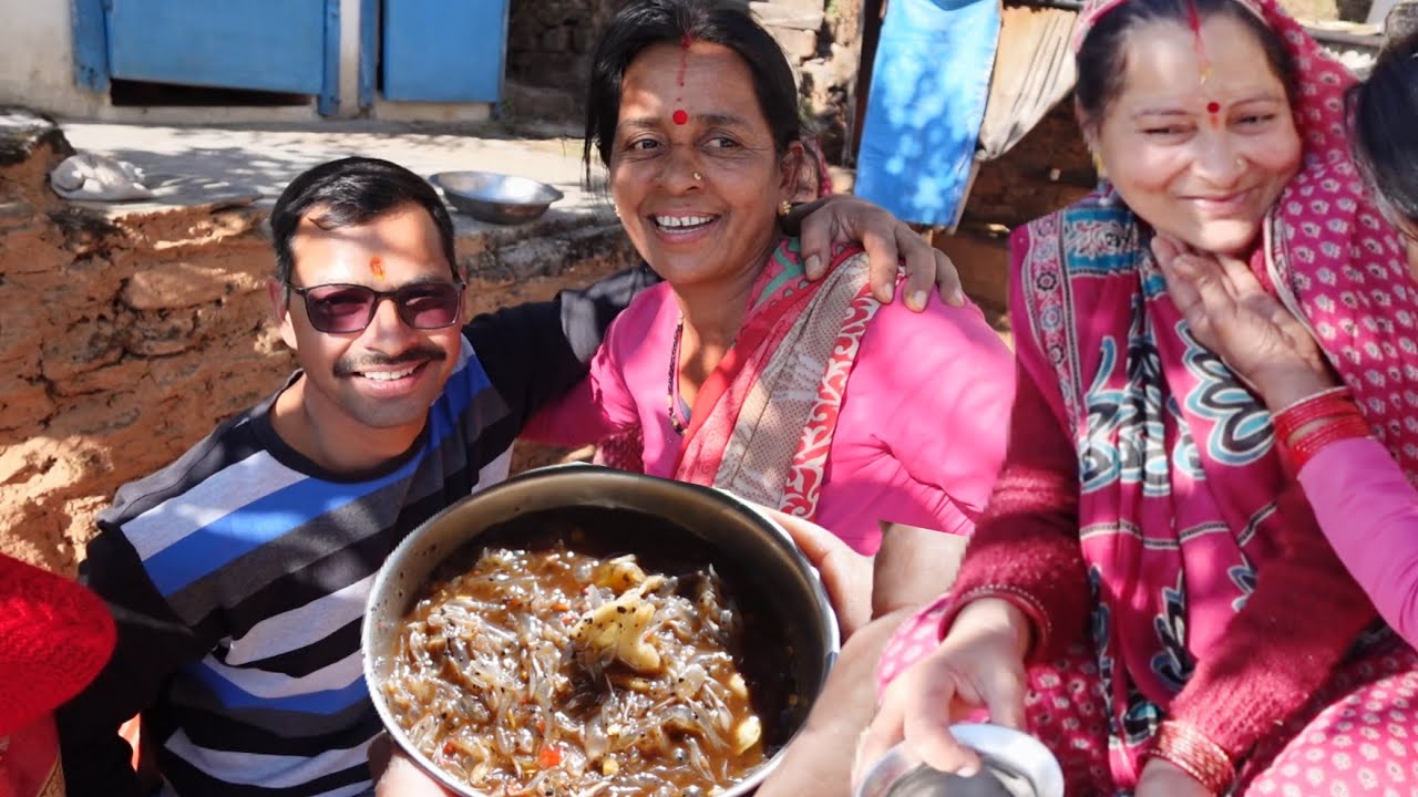 पहाड़ी बाखली मे हुई नींबू पार्टी !! मम्मी ने देवरानी के लिए किया स्पेशल डांस !! Pawan Pahadi