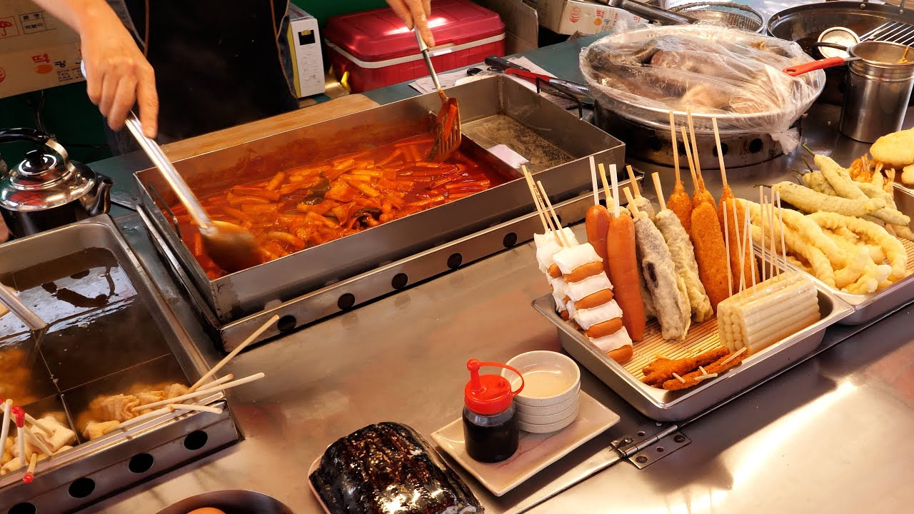 Вкусный пряный пшеничный сыр Tteokbokki, мороженое, жареный, рыбный котлет | Корейская уличная еда