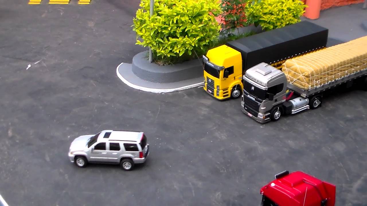 MINIATURAS FEITAS DE MADEIRA