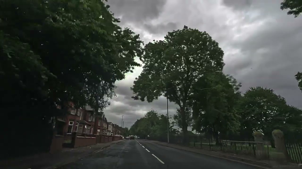 DRIVING THROUGH MANCHESTER CITY IN A CLOUDY DAY WITH RELAXING MUSIC / 4K 60FPS DRVING TOUR