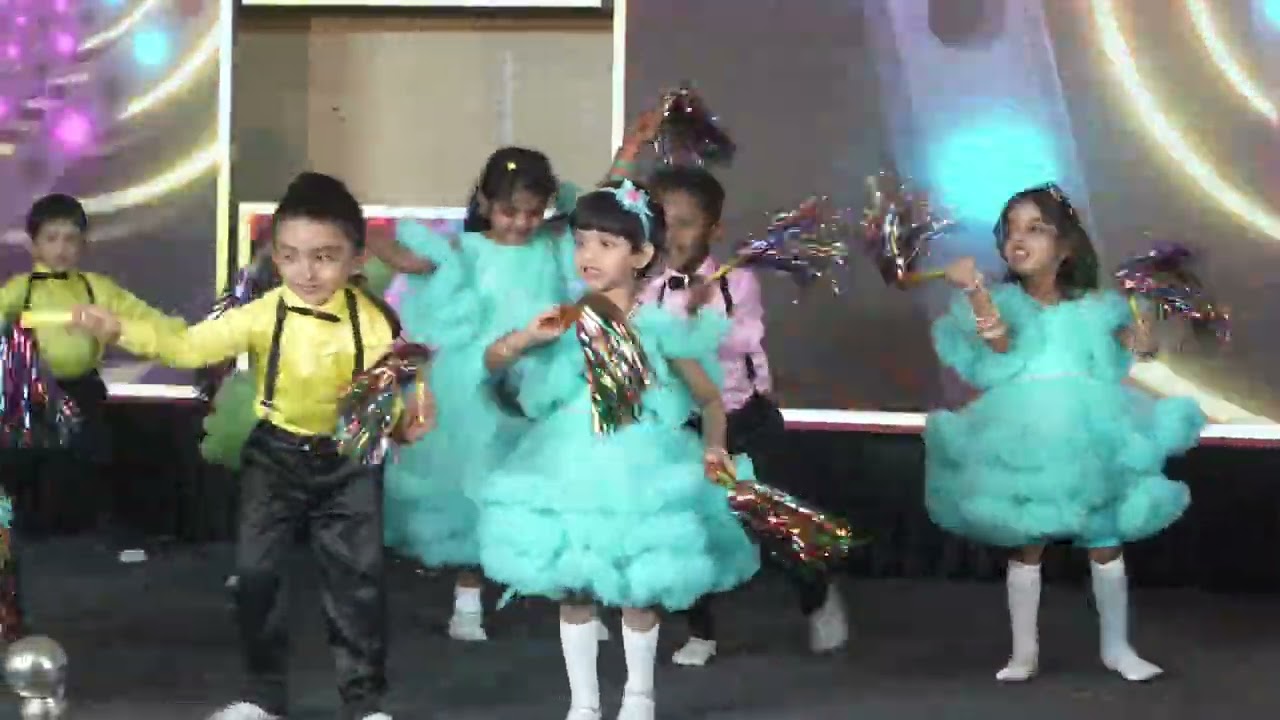 Nursery Kids Rock the Floor 💃🕺 | Bollywood Old Songs Mashup Performance | Cutest Dance Ever ❤️