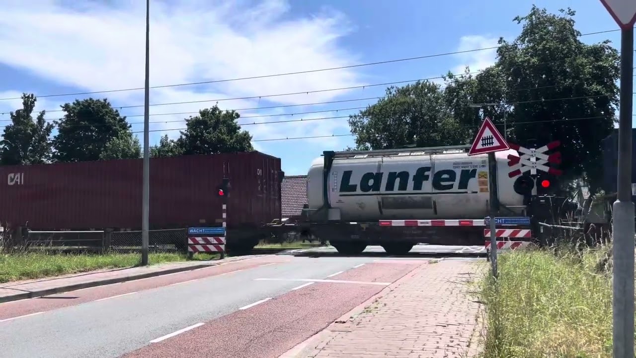 Bathmen spoorwegovergang/railroad crossing (NL)