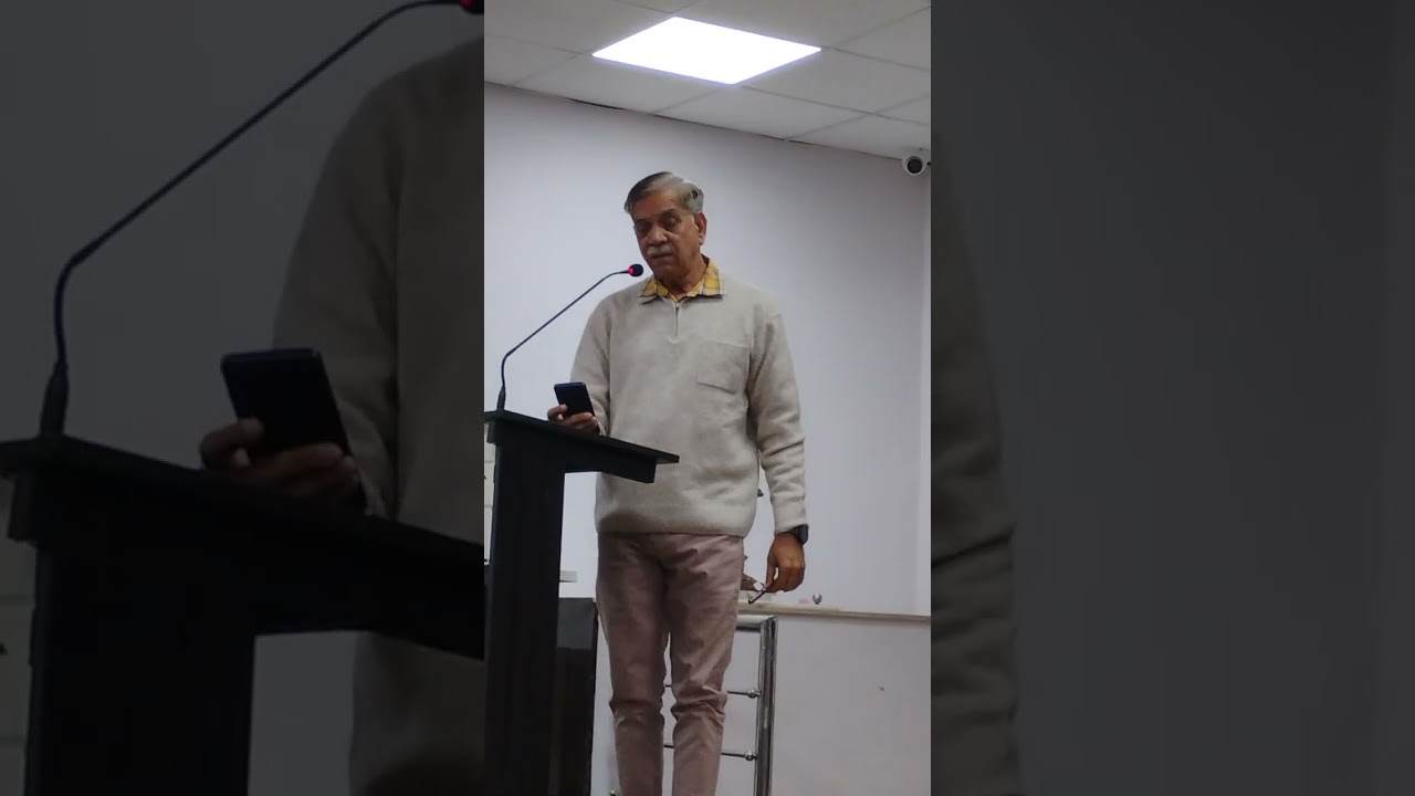 हरिवल्लभ शर्मा बादलों की ओट छिपकर सो रहा दिनकर