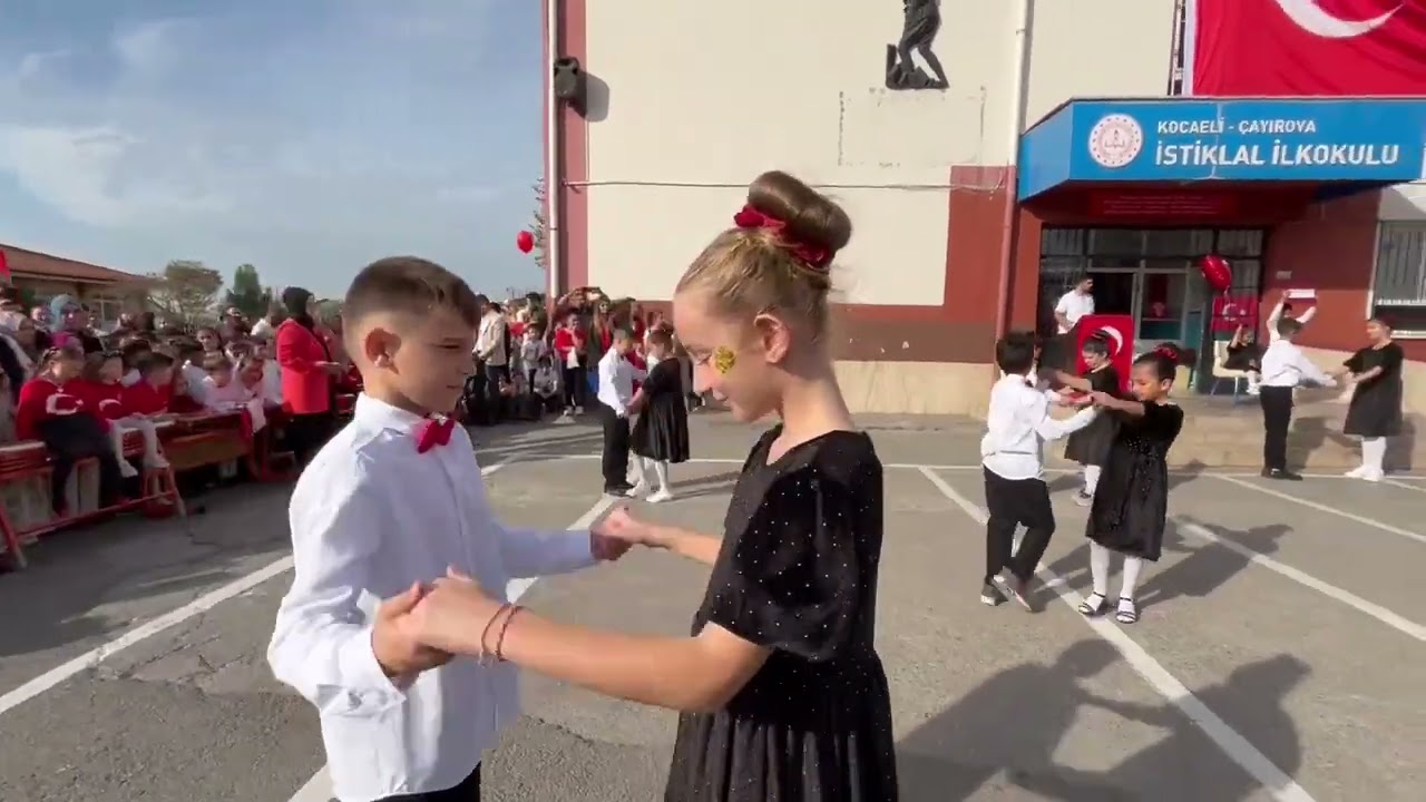 Cumhuriyet Valsi İlkokul Gösterisi