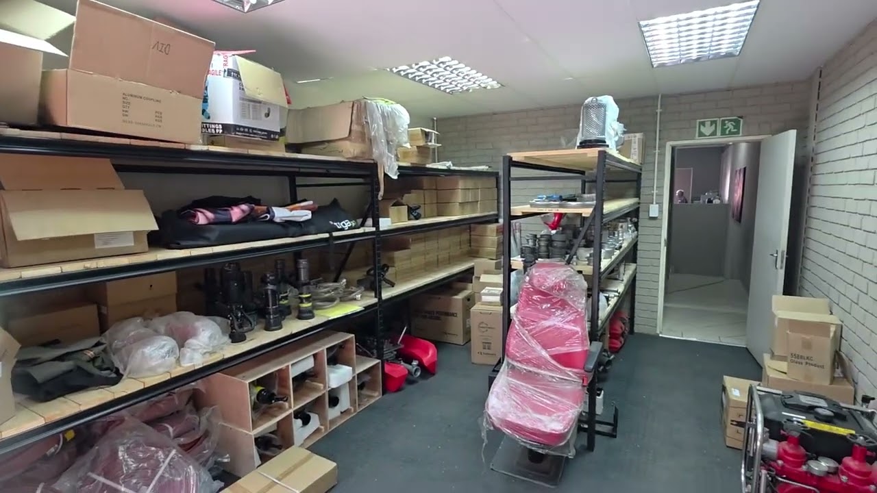 1030m² Industrial Unit to Let in Pomona, Conjoined Warehouse with Mezzanine & Dual Roller Doors