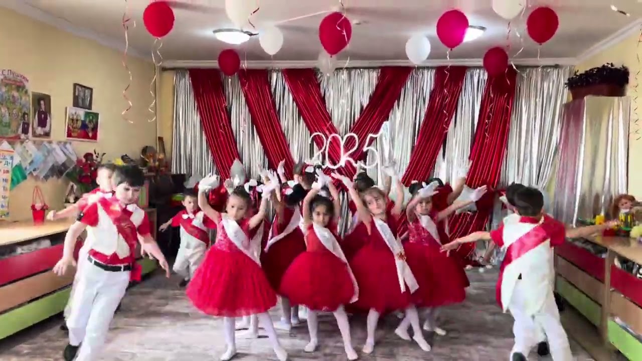 Танец «Прекрасное далеко» на выпускном