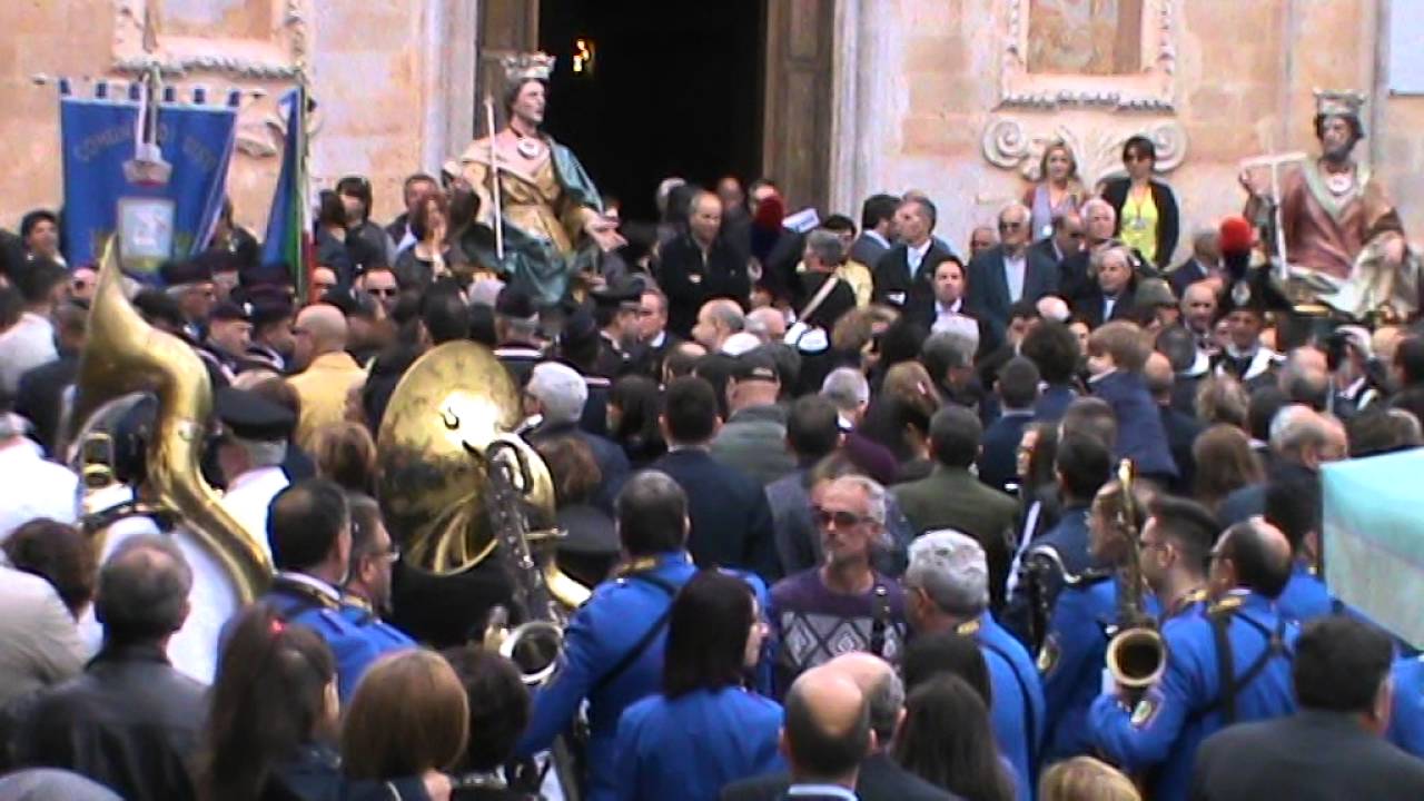 Uscita delle statue per la processione