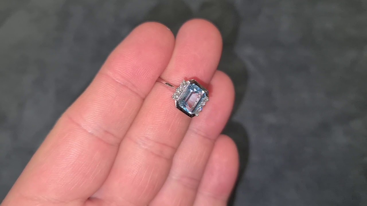 18ct White Gold Aquamarine Diamond Ring