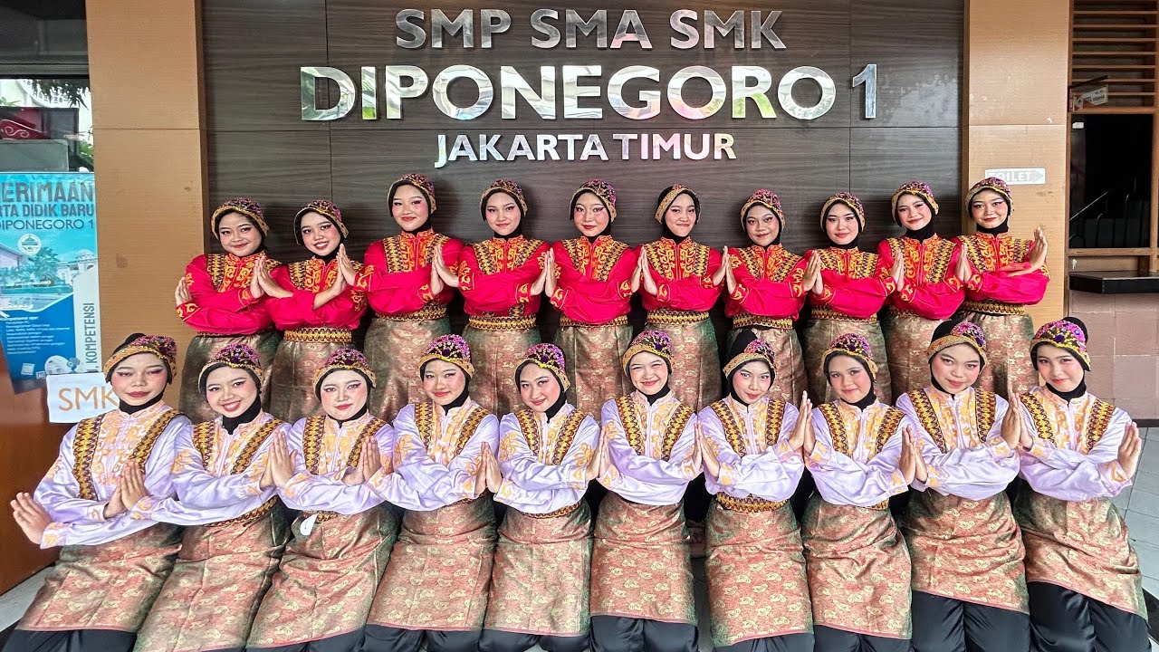 Ratoh Jaroe SMAN 96 Jakarta Tim A Juara Favorit 2 Discompetition di SMA Diponegoro 1