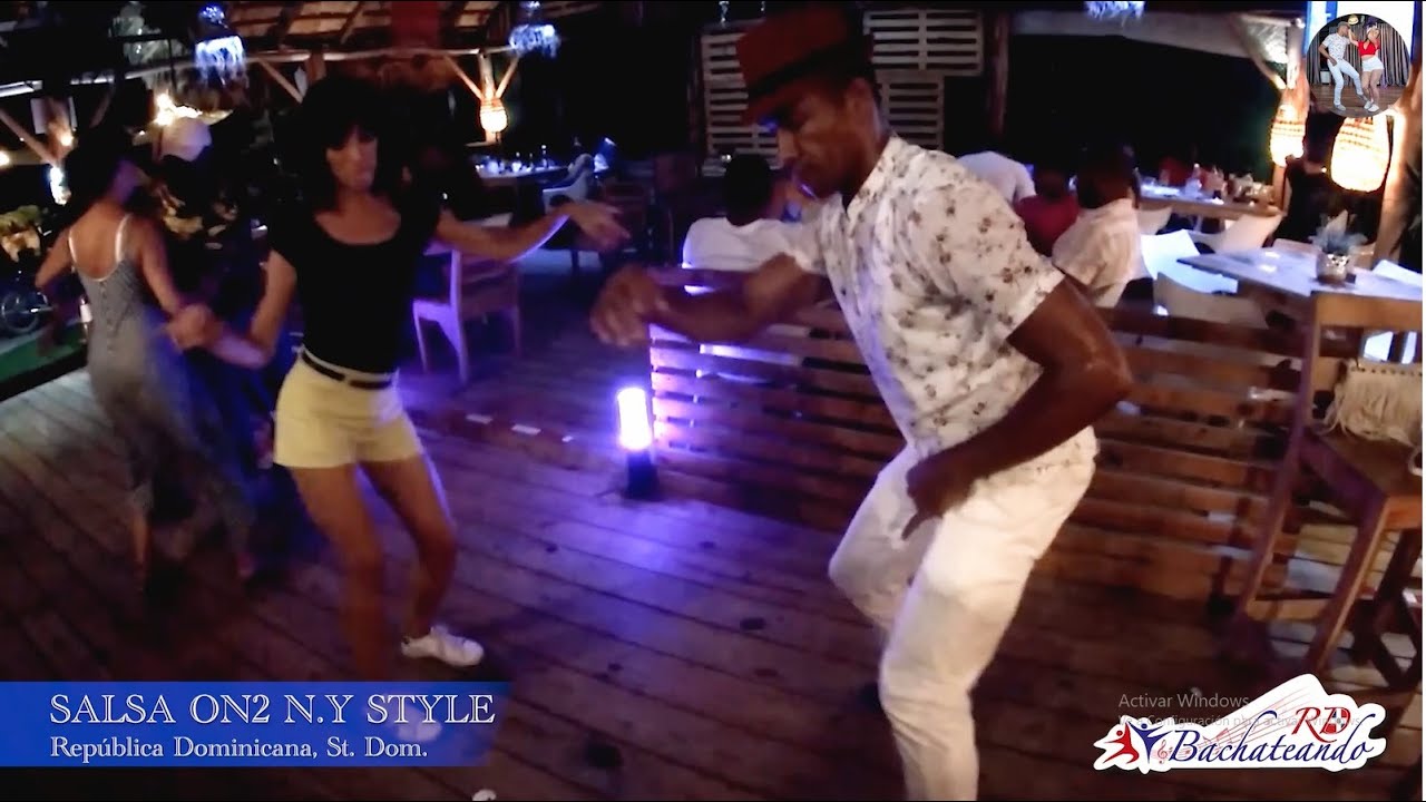 ✔️ Así Bailan [ SALSA On2 ] 💎🕺💃 en pareja de calle en República Dominicana Beach, Rodolfo y Martina