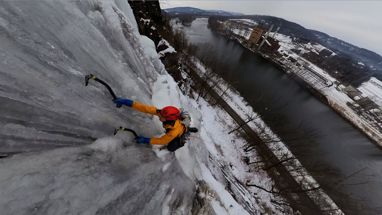 Ice Climbing - Main Flow WI4 - The Narrows - Full Climb