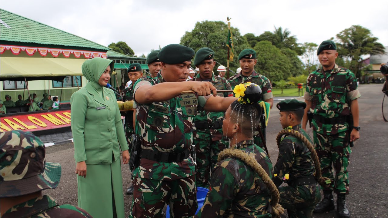TRADISI MASUK SATUAN PERWIRA DAN TAMTAMA REMAJA YONIF 644/WLS