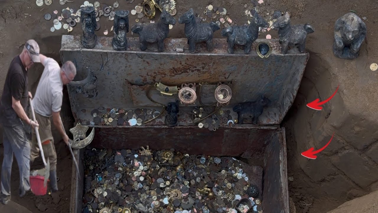 WE FOUND A REAL TREASURE ! Strange Treasure Hunt With Metal Detector