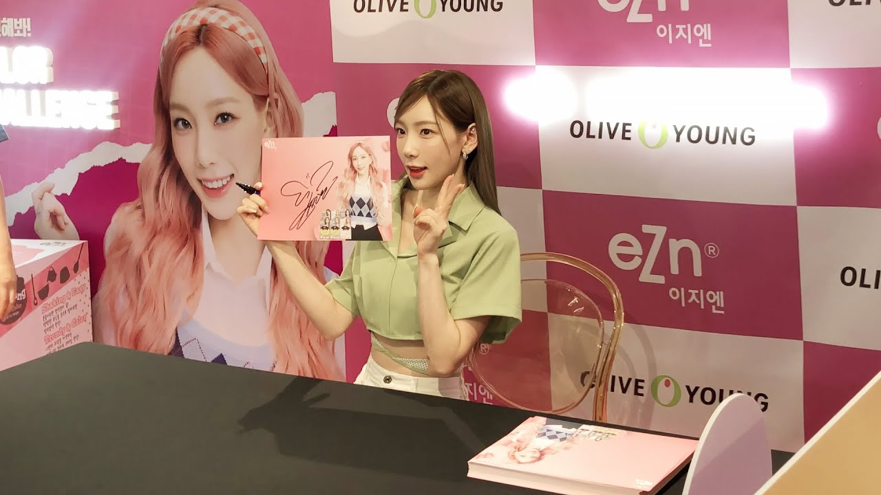 태연 (Taeyeon) eZn 팬사인회 4K 직캠 (Part 1) 220708