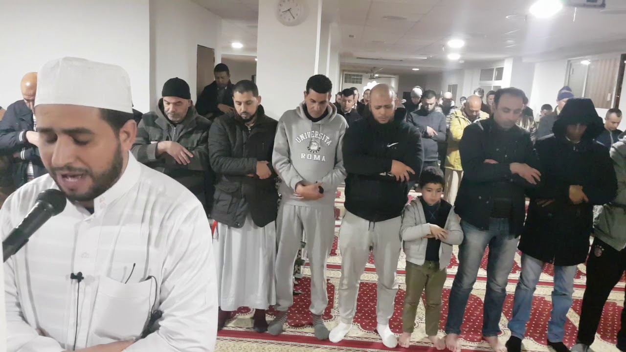 مقرئ عمر بنفضول في مدينة ألكانتي