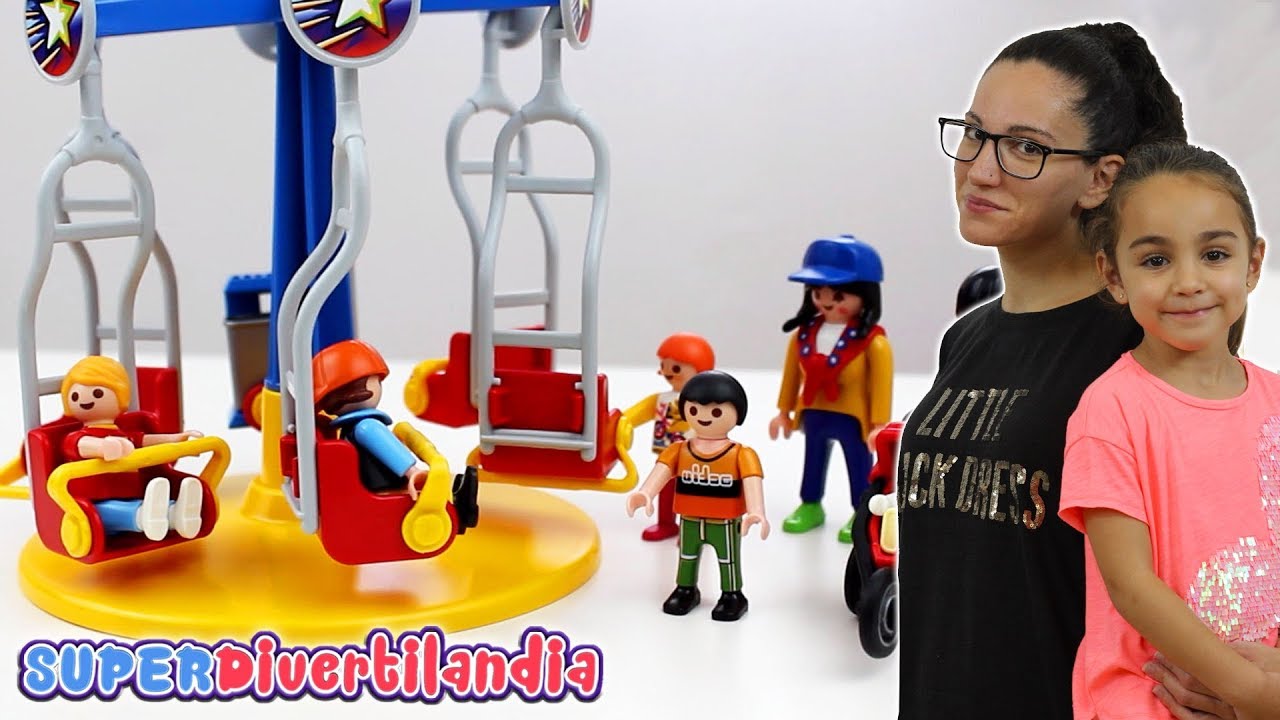Parque infantil de Playmobil con columpios, toboganes, castillo, balancín y barbacoa