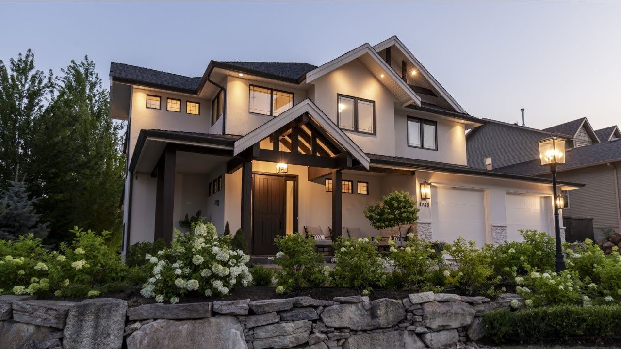 1743 Markham Cout // Luxury Family Home