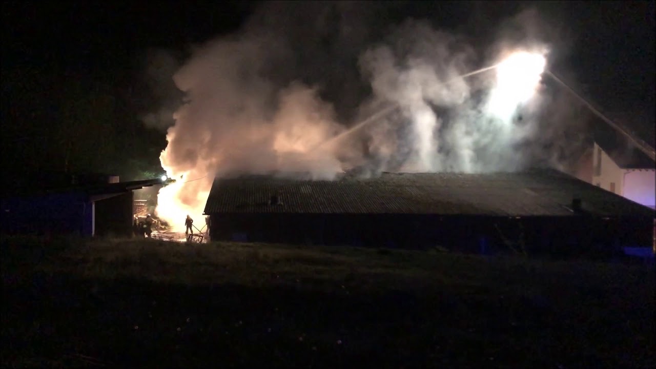 Freigericht: Landwirtschaftliches Gebäude in Flammen