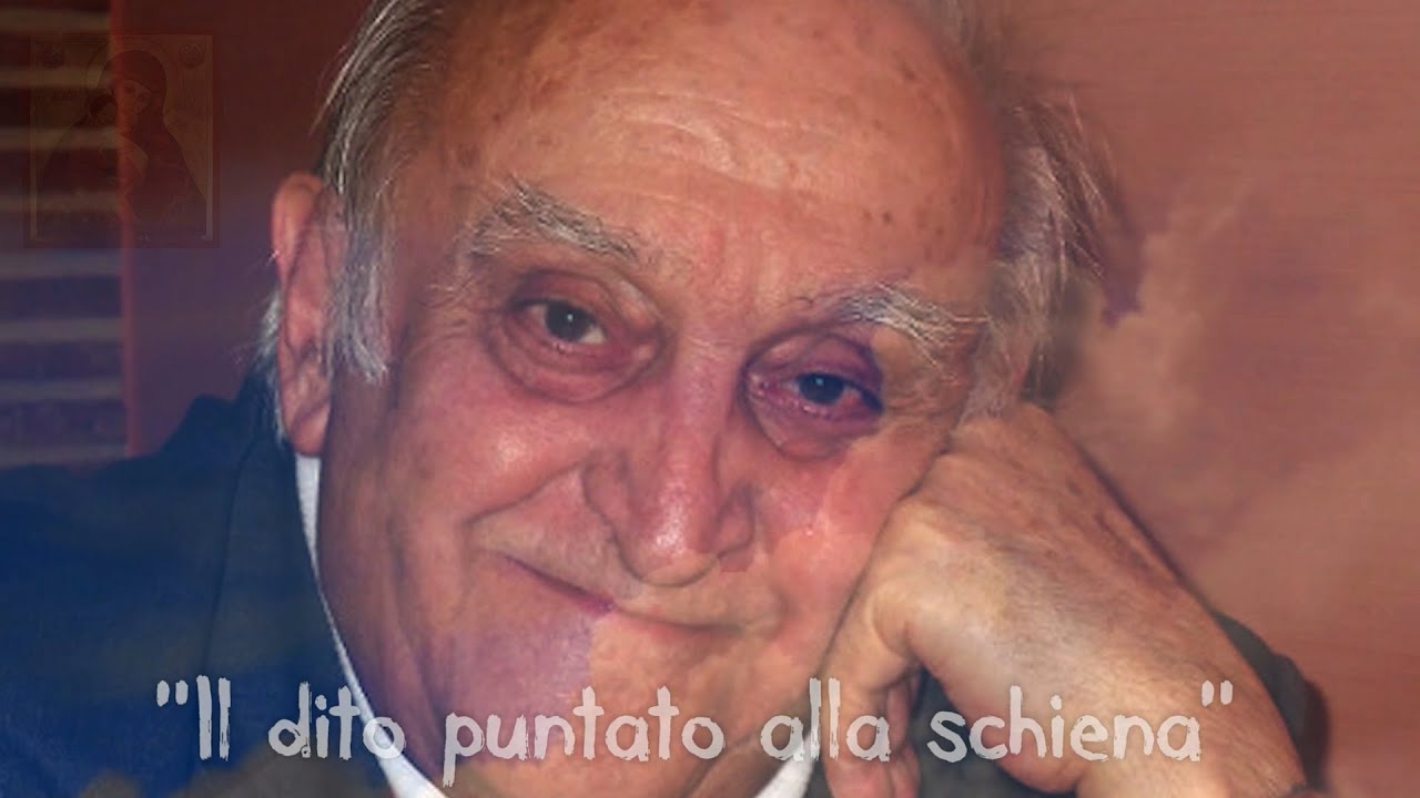 Il dito puntato alla schiena