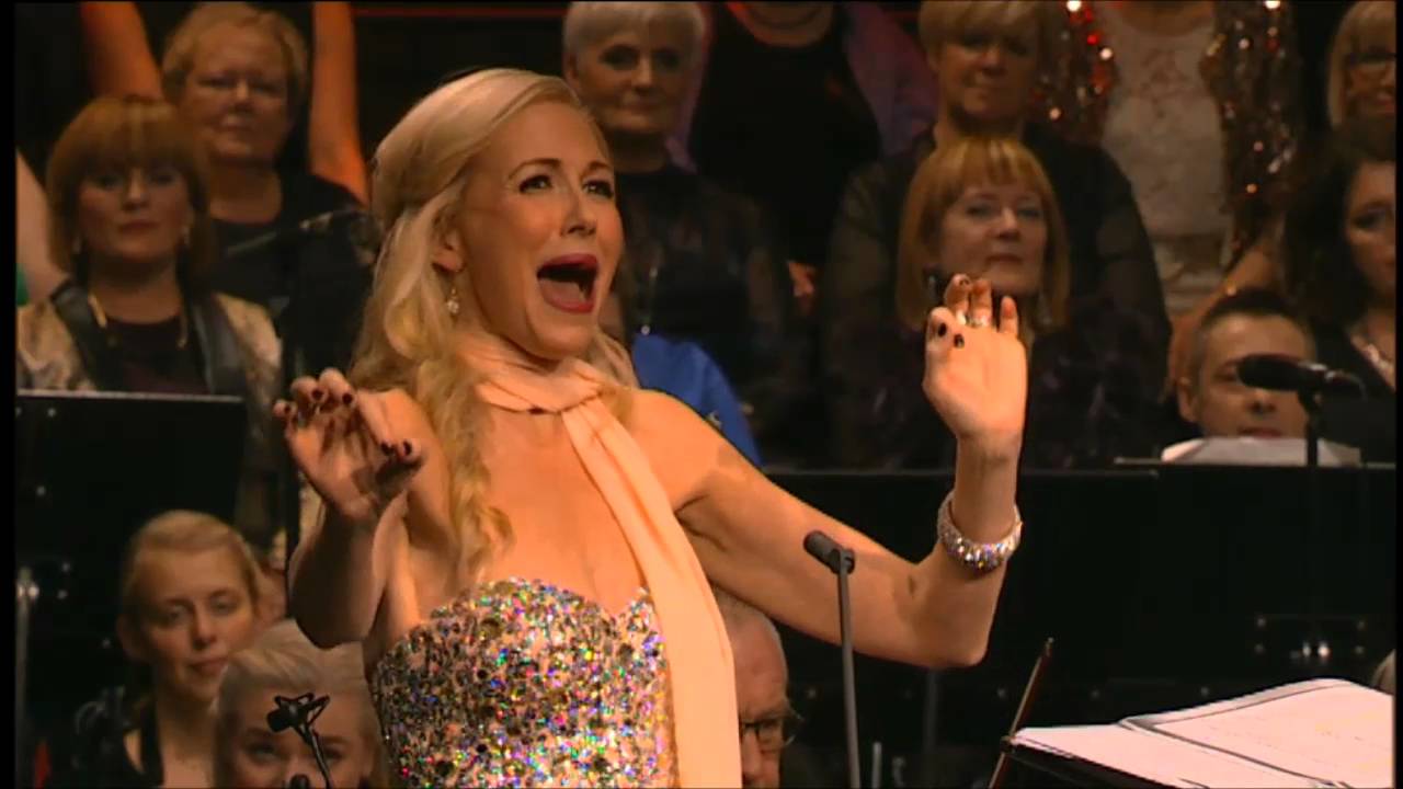 Dísella Lárusdóttir - Glitter and be gay