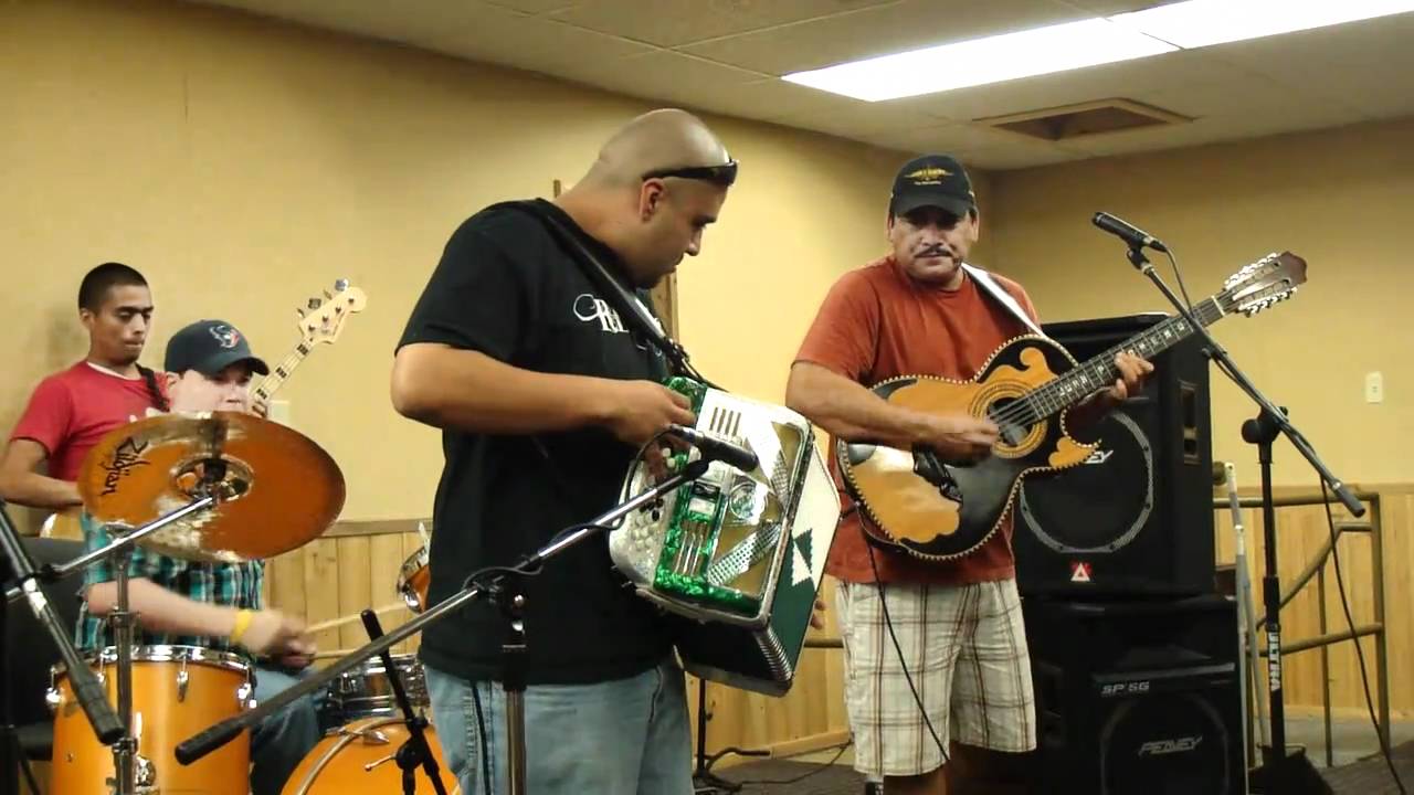 Juan P. Moreno y Su Familia-Los Cachorros Potpurri-San Antonio, TX 2010