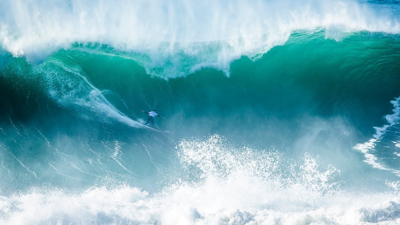 Natxo Gonzalez Scores the First Perfect 10-Point Ride Ever at Praia do Norte in Nazar&eacute;