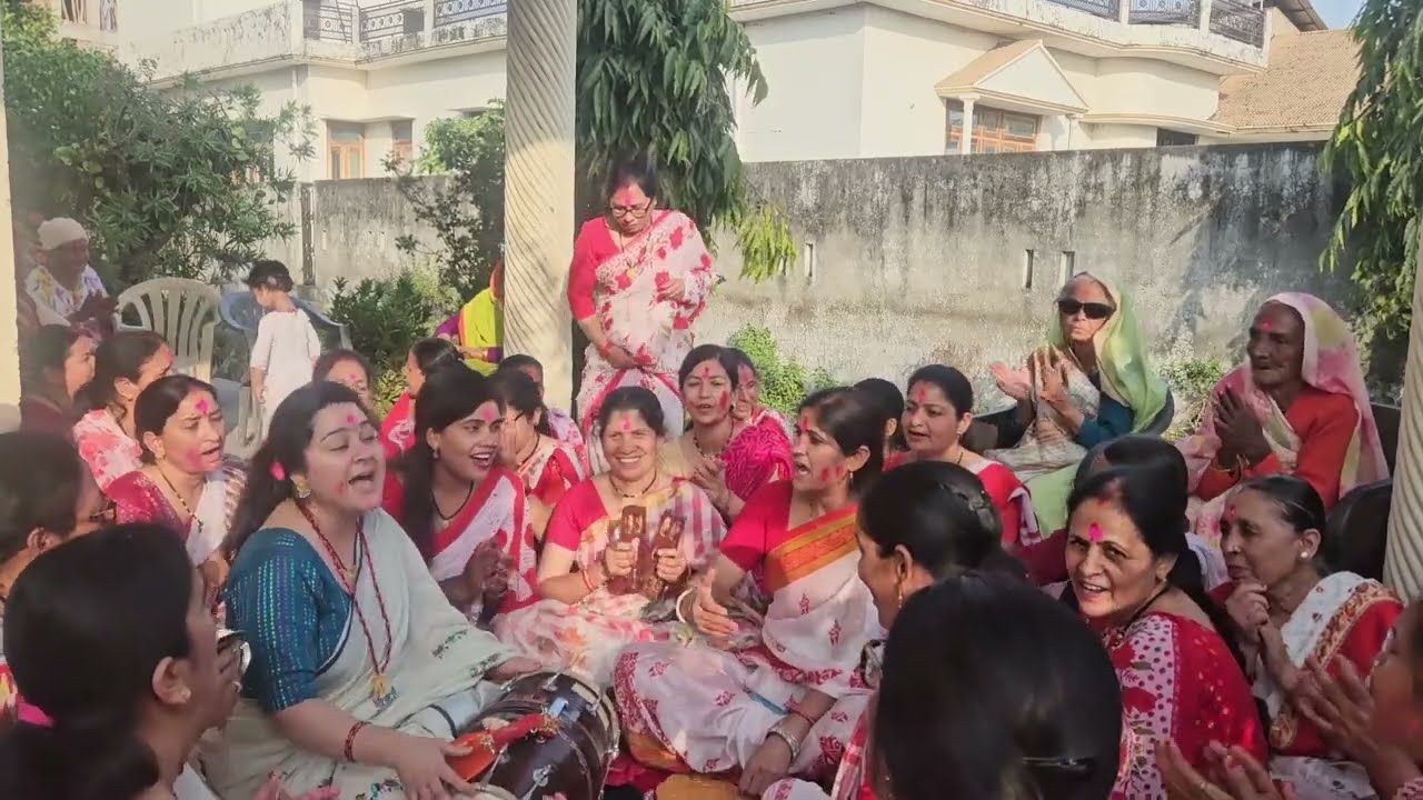 धीरे से खोलो जरा हौले से खोलो।मजाकिया होलीगीत।khushi joshi holi।mahila holi। kumauni holi।